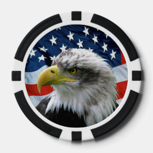 Patriotischer Weißkopfseeadler und amerikanische Pokerchips