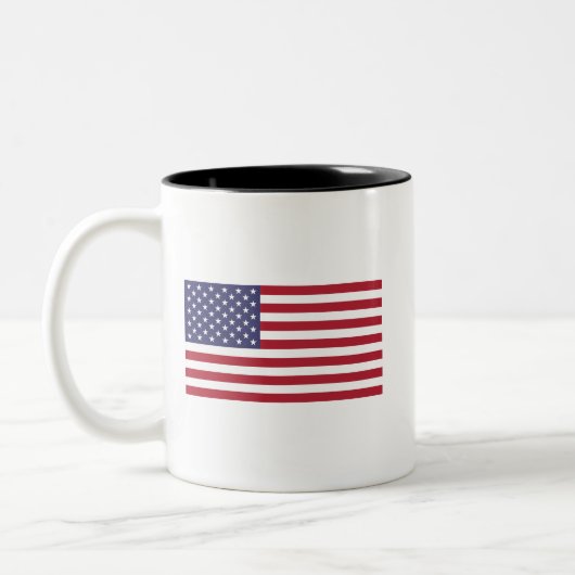 Patriotisches Design der amerikanischen Flagge Zweifarbige Tasse (Links)