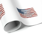 Patriotisches Ehemann Daddy Beschützer Held Flagge Geschenkpapier (Rolleneckpunkt)