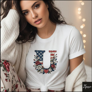Patriotisches florales Buchstabe U Kranzdesign T-Shirt