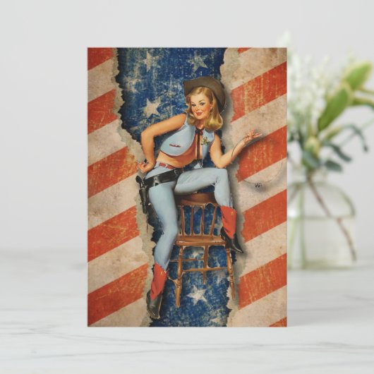 Patriotisches freches Cowgirl-am 4. Juli Party Einladung (Stehend Vorderseite)