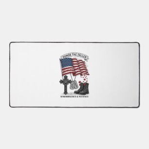 Patriotisches Gedenkkreuz Stiefel Mohnflagge Shirt Schreibtischunterlage