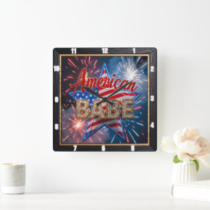 Patriotisches Mädchen Amerikanische Flagge Quadratische Wanduhr