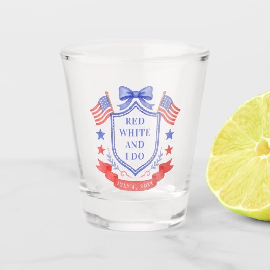 Patriotisches Rot Weiß & Ich heirate Brautdusche Schnapsglas (Vorderseite)