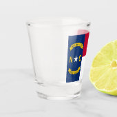 Patriotisches Schießglas mit Flagge von North Caro Schnapsglas (Links)