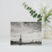 Patriotisches Schwarz-Weiß-Freiheitsstatue Postkarte (Stehend Vorderseite)