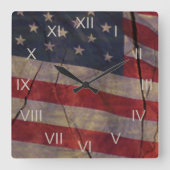 Patriotisches US-Flaggensegment über rustikales, g Quadratische Wanduhr (Vorderseite)