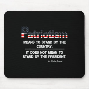Patriotismus bedeutet, für das Land Anti-Trump zu  Mousepad
