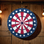 Patriot's Precision Dartboard Dartscheibe<br><div class="desc">Dieses atemberaubende Dartboard zeichnet sich durch ein gewagtes rotes, weißes und blaues Design aus, mit US Flagge, die dem Geist des Patriotismus würdigen. Egal, ob Sie einen Grillabend im Hinterhof, eine Spielabend mit Freunden oder ein Solo für Ihre Fähigkeiten veranstalten, das "Patriot's Precision Dartboard" fügt jedem Wurf eine Touch von...</div>