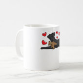 Patterdale Terrier Hund mit ausgestopften Tieren Kaffeetasse (Vorderseite Links)
