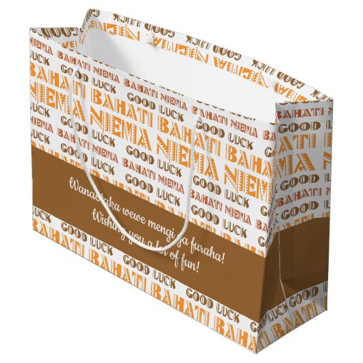 Pattern Bahati Niema, Viel Glück in Swahili Große Geschenktüte (Rückseite Schrägansicht)