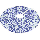 Pattern With Blue on White Polyester Weihnachtsbaumdecke (Schrägansicht)