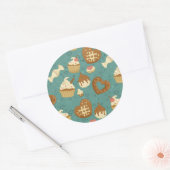 Pattern with cupcakes and candies runder aufkleber (Umschlag)