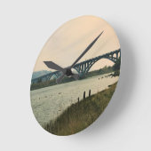 Patterson Bridge, Gold Beach, Oregon Runde Wanduhr (Winkel)
