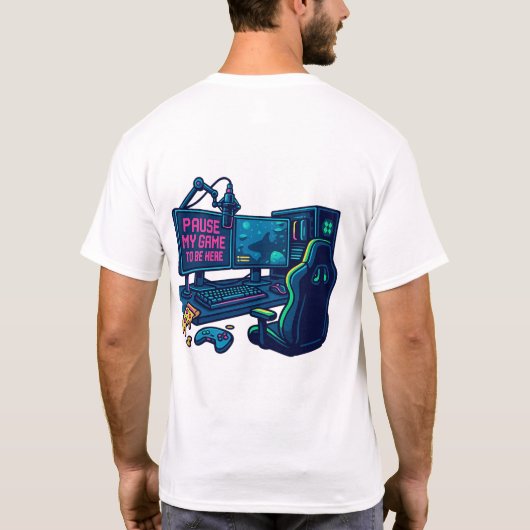 “Pause My Game to Be Here – Gaming Setup T-Shirt” T-Shirt (Rückseite)
