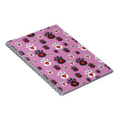 Paw druckt mit roten Herzen auf rosa Notizblock (Rechte Seite)