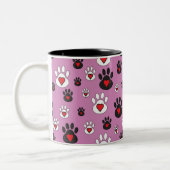 Paw druckt mit roten Herzen auf rosa Zweifarbige Tasse (Links)