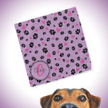 Paw druckt und Herz Muster Lilac Monogram Name Halstuch<br><div class="desc">Niedliche Bandana mit schwarzen Pfotendrucken und rosafarbenen Herzmustern in lila violetter Farbe. Schönes Accessoire für Hunde und Hundebesitzer :) ・ Personalisieren Sie es mit dem Namen und Monogramm des Haustieres, löschen Sie den Text oder passen Sie ihn weiter an - bearbeiten Sie Schriftart, Farben, ändern, verschieben/verschieben, fügen Sie Text und...</div>