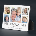 Paw Großvater Großkinder FotoCollage Fotoplatte<br><div class="desc">Einfaches und sauberes Design lasse Ihre Fotos auf dieser Best PawPaw Ever-Plakette. Ein großes Foto in der Mitte mit zwei kleineren Fotos auf beiden Seiten lasse Ihnen, Ihre eigenen Fotos leicht einzufügen. Best PawPaw Ever ist unten in einem modernen Schriftart geschrieben. Zwei Zeilen unten lasse Ihnen, Ihre Anpassung abzuschließen. Der...</div>
