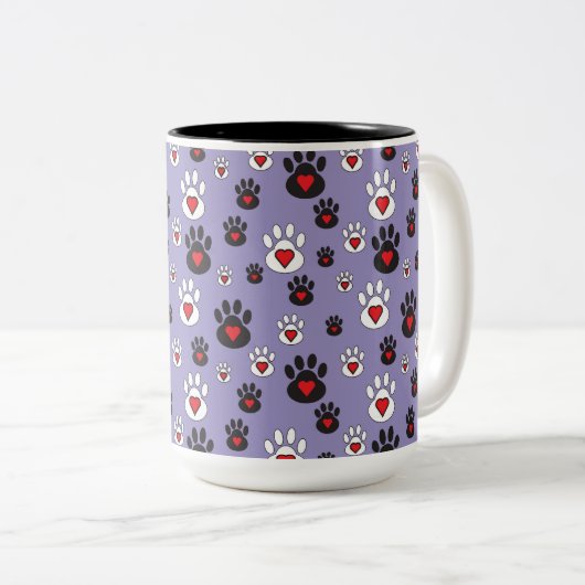 Paw Prints mit roten Herzen auf blau Zweifarbige Tasse (VorderseiteRechts)