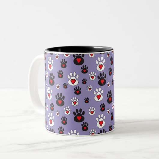 Paw Prints mit roten Herzen auf blau Zweifarbige Tasse (Vorderseite Links)