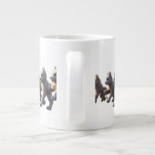 Paw Prints Walking Around Mug Base Design Jumbo-Tasse (Rückseite)
