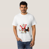 Paw-sitive Purr-suit: Santa’s Joyful Chase T-Shirt (Vorne ganz)
