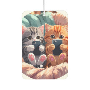 Paw-sitive Vibes – Fluffige Kätzchen machen Selfie Autolufterfrischer