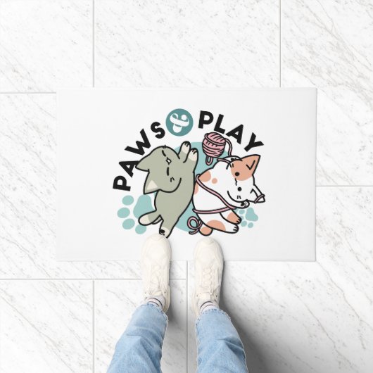 Paws and Play – Adorable Cat Illustration Fußmatte (Indoor)