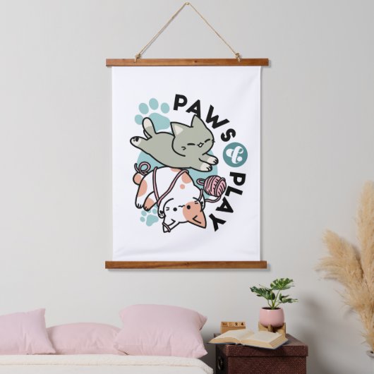 Paws and Play – Adorable Cat Illustration Wandteppich Mit Holzrahmen (Schlafzimmer)