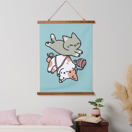 Paws and Play – Adorable Cat Illustration Wandteppich Mit Holzrahmen (Schlafzimmer)