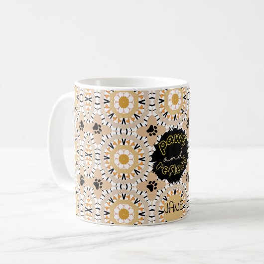 PAWS & REFLECT Karamellbeige Mandala Kaffeetasse (Vorderseite Links)