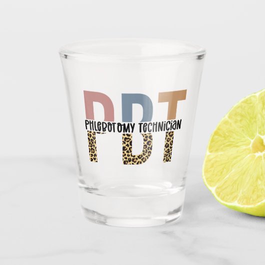 PBT Phlebotomie Techniker Leopard Print Schnapsglas (Vorderseite)