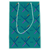 PDX Airport Carpet Portland Oregon Medium Gift Bag Mittlere Geschenktüte (Vorderseite)