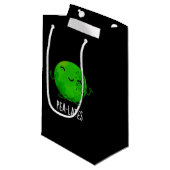 Pea lates Funny Pilates Pea Pun Dark BG Kleine Geschenktüte (Vorderseite Schrägansicht)