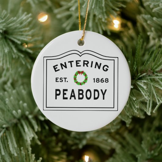 Peabody, MA Holiday Wreath Keramik Ornament (Baum)