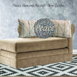 Peace Abounds Rundes Kissen