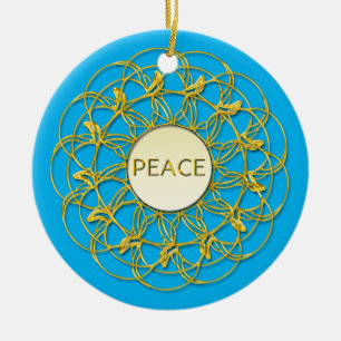PEACE auf goldenem Spitzenmuster auf himmelblau Keramik Ornament