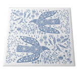 Peace Doves Blue und White Fliese<br><div class="desc">Blaue und weiße Vogelvolkskunst taubt für Frieden und Hoffnung. Originelle Kunst von Nic Squirrell.</div>