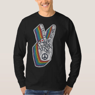 Peace Hand Gesture mit Worten Peace Sign 2 T-Shirt