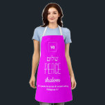PEACE Hot Pink | Shalom Hebrew | ש ל ו ם | Schrift Schürze<br><div class="desc">Einfache, elegante, heiß rosa Schürze mit dem Wort PEACE in Hebräisch geschrieben, plus Platzhalter-Schrift Vers. Der gesamte Text ist KUNDENBAR, sodass Sie ihn personalisieren können, indem Sie z.B. die Schrift durch Ihren Namen oder Ihre Lieblingsnachricht ersetzen. Oben befindet sich ein KUNDENBEWEGLICHES MONOGRAMM, das Sie durch Ihr eigenes ersetzen können. Ideal...</div>