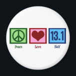 Peace Liebe 13.1 Halbmarathon-Läufer Magnet<br><div class="desc">Peace Liebe Half Marathon. Ein Friedenszeichen,  Herz und 13.1 für einen Läufer. Ein cooles Geschenk für jemanden,  der in einem Rennen trainiert.</div>