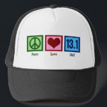 Peace Liebe 13.1 Halbmarathon-Läufer Truckerkappe<br><div class="desc">Peace Liebe Half Marathon. Ein Friedenszeichen,  Herz und 13.1 für einen Läufer. Ein cooles Geschenk für jemanden,  der in einem Rennen trainiert.</div>