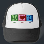 Peace Liebe 13.1 Halbmarathon-Läufer Truckerkappe<br><div class="desc">Peace Liebe Half Marathon. Ein Friedenszeichen,  Herz und 13.1 für einen Läufer. Ein cooles Geschenk für jemanden,  der in einem Rennen trainiert.</div>