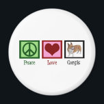 Peace Liebe Corgi Fotograf Magnet<br><div class="desc">Ein niedliches Weihnachtsgeschenk für die Besitzer von Korgi mit einem hübschen grünen Schild,  einem roten Herz und einem wunderschönen,  pembraunen weißen Korgi-Hund.</div>
