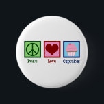 Peace Liebe Cupcakes Niedlich Baker Button<br><div class="desc">Ein niedliches Geschenk für einen Bäcker,  der gerne Süßigkeiten und Desserts in einer Bäckerei backt. Ein Friedensschild,  ein Herz und ein hübscher Kuchen in Rosa.</div>