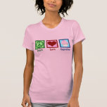 Peace Liebe Cupcakes Niedlich Cupcake T-Shirt<br><div class="desc">Ein niedliches Geschenk für einen Bäcker, der gerne Süßigkeiten und Desserts in einer Bäckerei backt. Ein Friedensschild, ein Herz und ein hübscher Kuchen in Rosa.</div>