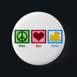 Peace Liebe Ducks Button<br><div class="desc">Perfektes hübsches Geschenk für jemanden, der Enten oder Babygeschenke Lieben. Ein grünes Friedensschild, ein rötliches Herz und ein niedliches, gelbes Gummidipl.</div>