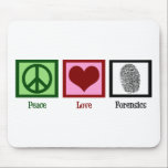Peace Liebe Forensik Mousepad<br><div class="desc">Wenn Sie forensische Wissenschaft faszinierend finden,  ist dies das perfekte Design. Es verfügt über ein Friedenszeichen,  Herz und Fingerabdruck.</div>
