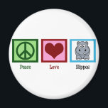 Peace Liebe Hippos Magnet<br><div class="desc">Niedliches Hippo-Geschenk mit einem hübschen grünen Friedenszeichen, Herz und einem bezaubernden Cartoon Nilpferd.</div>